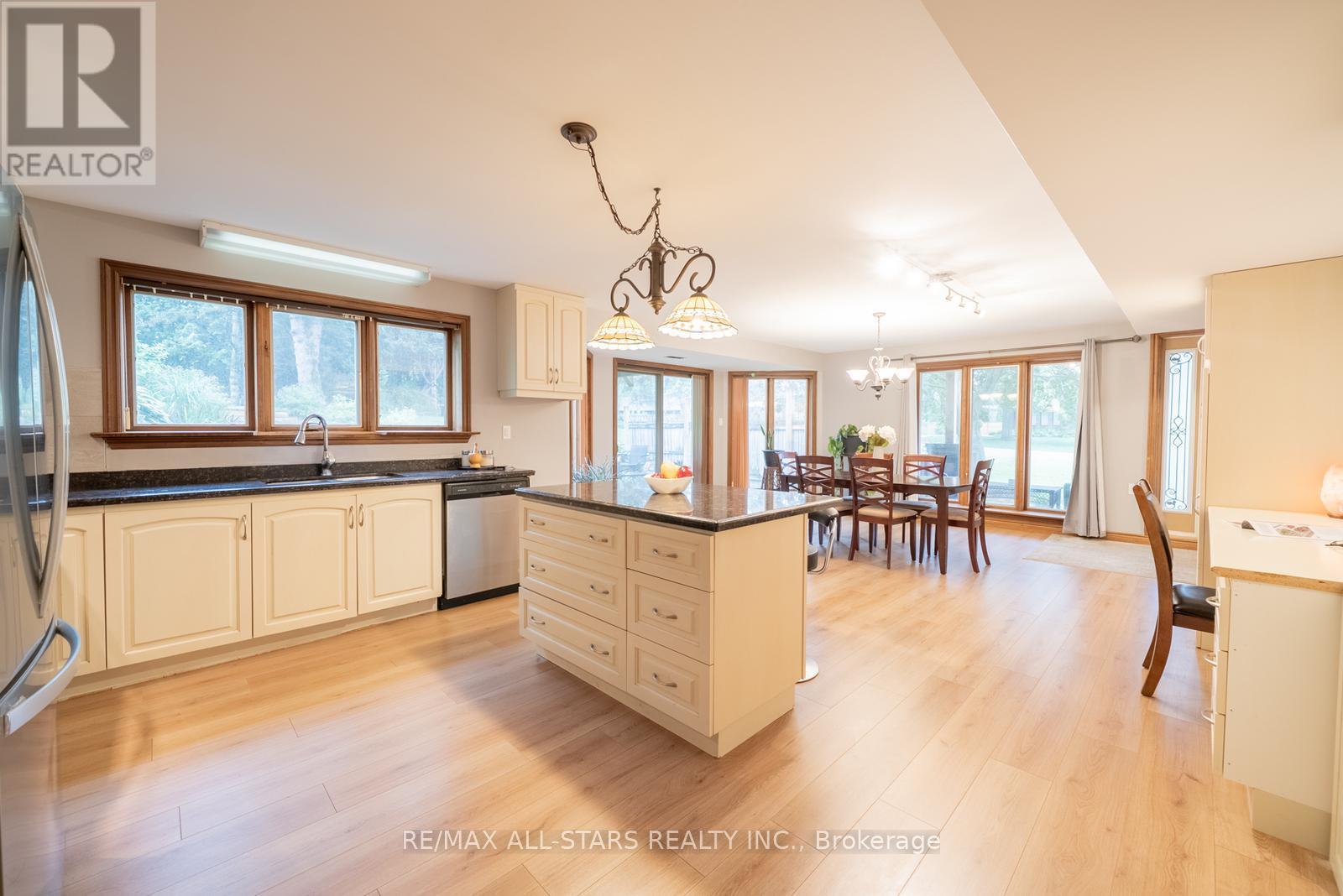 3 Marilyn Avenue, Whitchurch-Stouffville, Ontario  L4A 2C8 - Photo 35 - N12947876