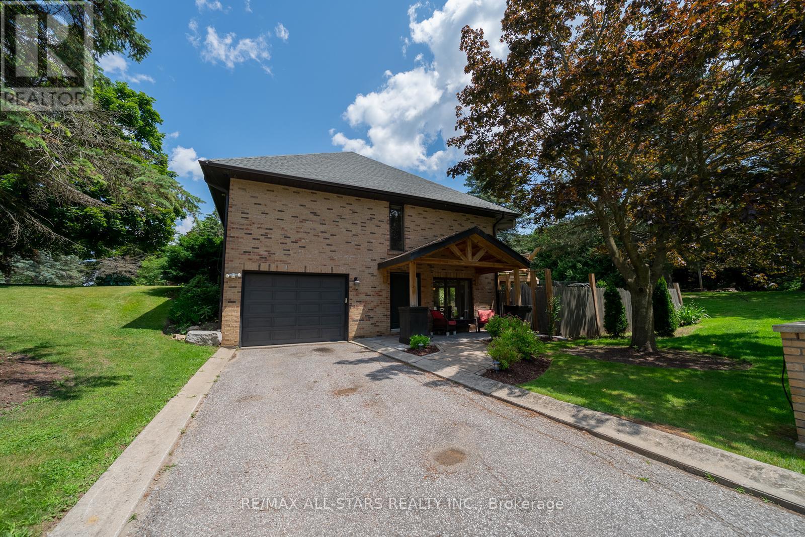 3 Marilyn Avenue, Whitchurch-Stouffville, Ontario  L4A 2C8 - Photo 4 - N12947876