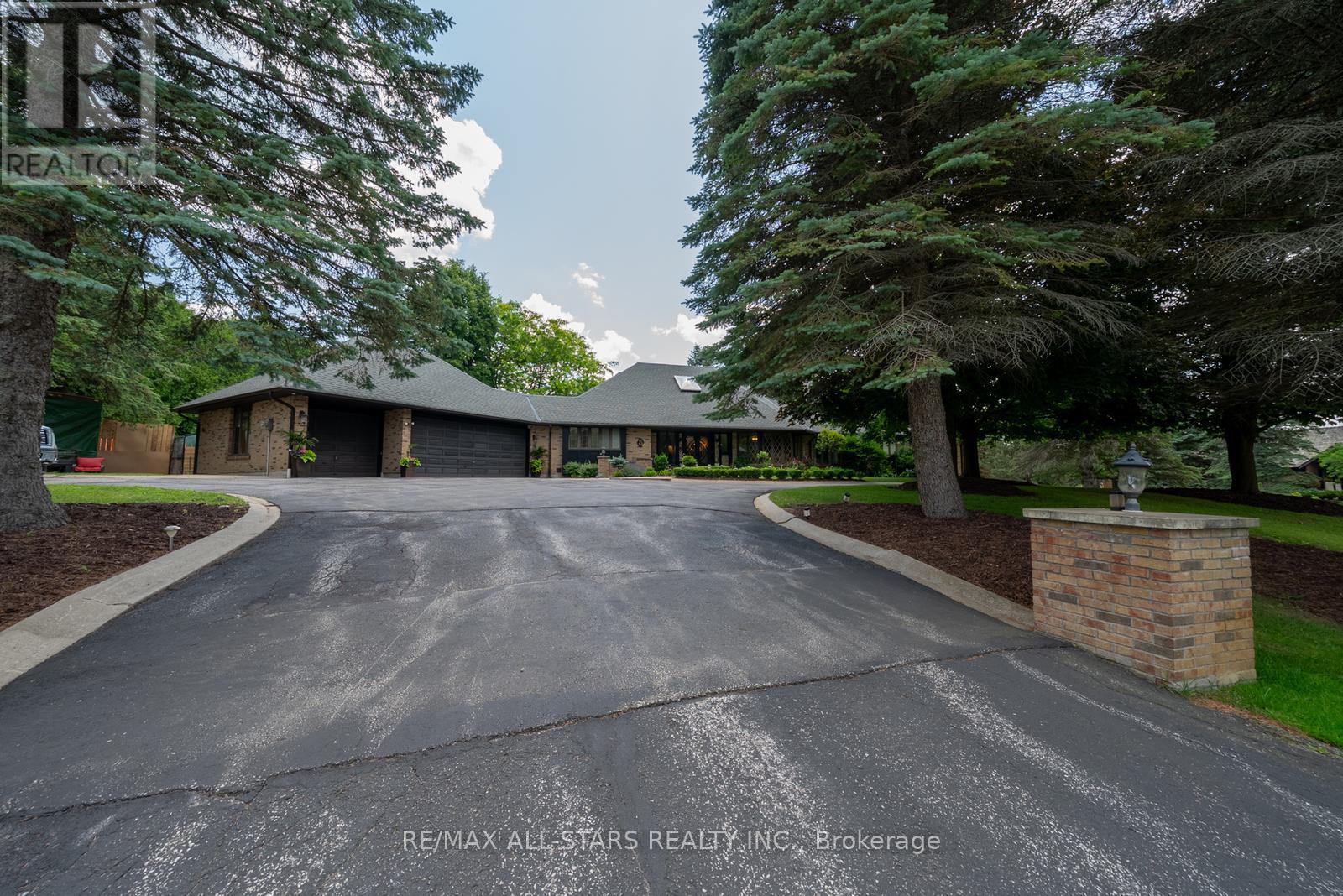 3 Marilyn Avenue, Whitchurch-Stouffville, Ontario  L4A 2C8 - Photo 5 - N12947876