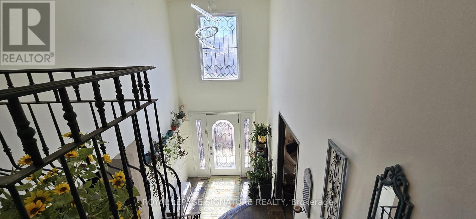 Main Floor - 105 Ashton Road, Newmarket, Ontario  L3Y 5R6 - Photo 2 - N12947978