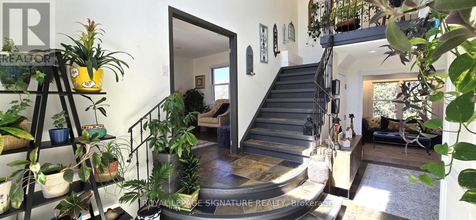 Main Floor - 105 Ashton Road, Newmarket, Ontario  L3Y 5R6 - Photo 3 - N12947978