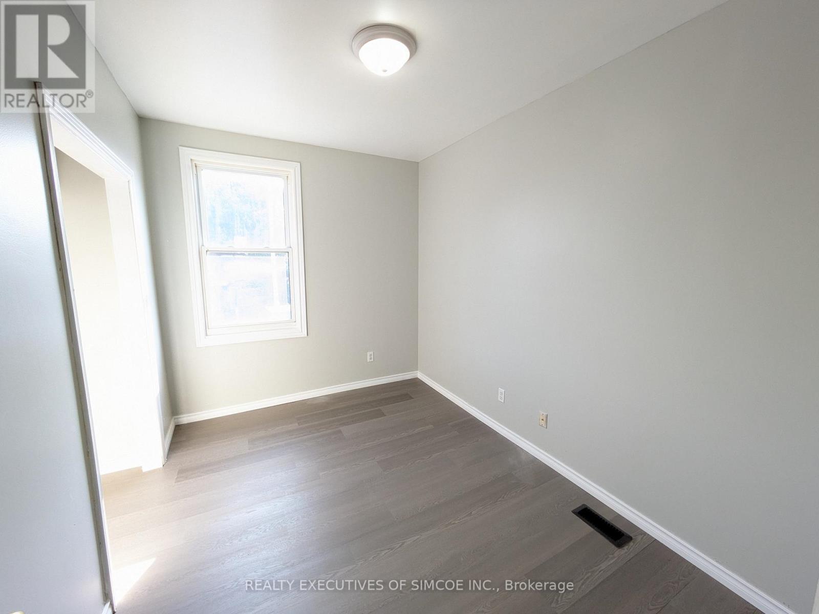 87 Maple Avenue, Barrie (City Centre), Ontario  L4N 1S1 - Photo 11 - S12947996