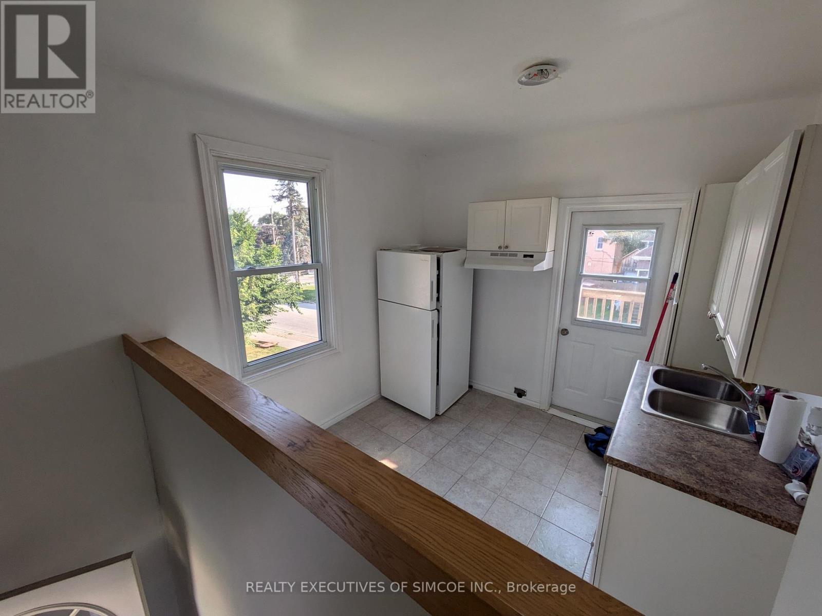 87 Maple Avenue, Barrie (City Centre), Ontario  L4N 1S1 - Photo 7 - S12947996