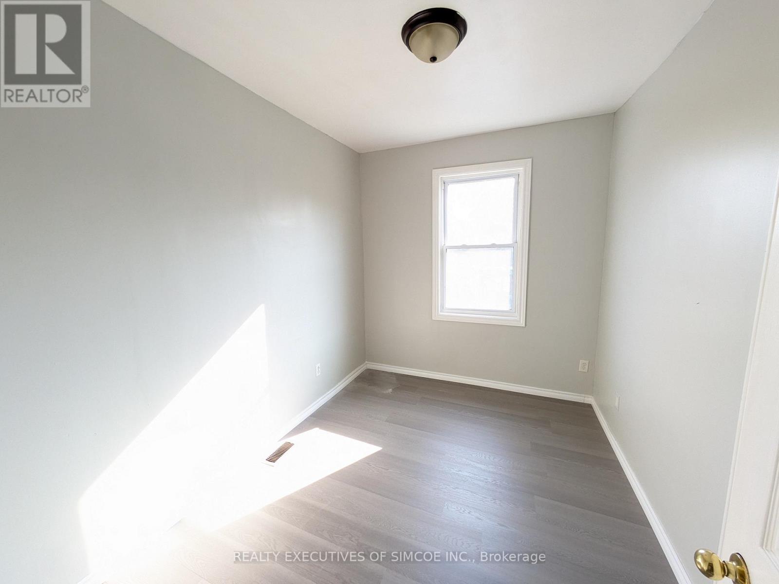 87 Maple Avenue, Barrie (City Centre), Ontario  L4N 1S1 - Photo 8 - S12947996