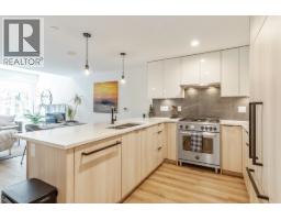 6 237 RIDGEWAY AVENUE, North Vancouver, British Columbia