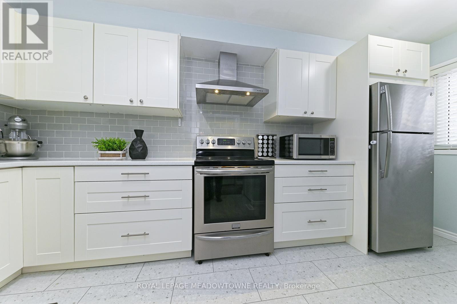 74 - 80 LYNDEN CIRCLE, Halton Hills, Ontario