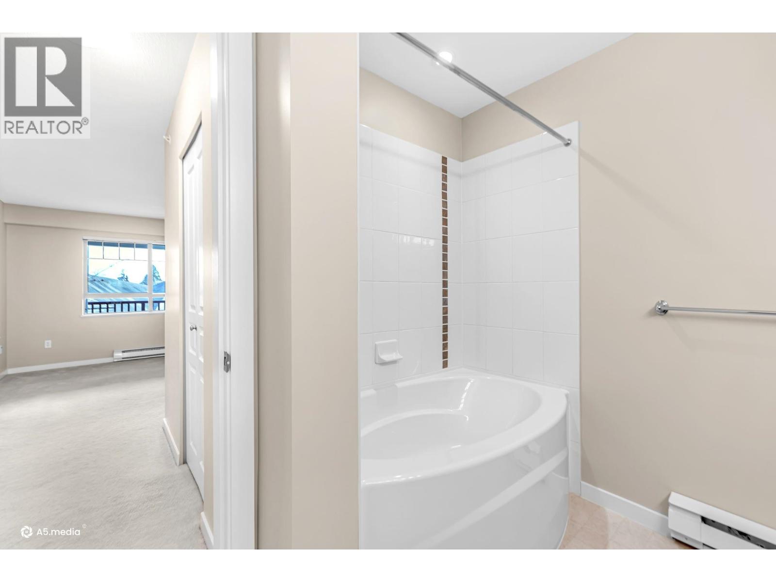 401 2951 Silver Springs Boulevard, Coquitlam, British Columbia  V3E 3S4 - Photo 23 - R3106096