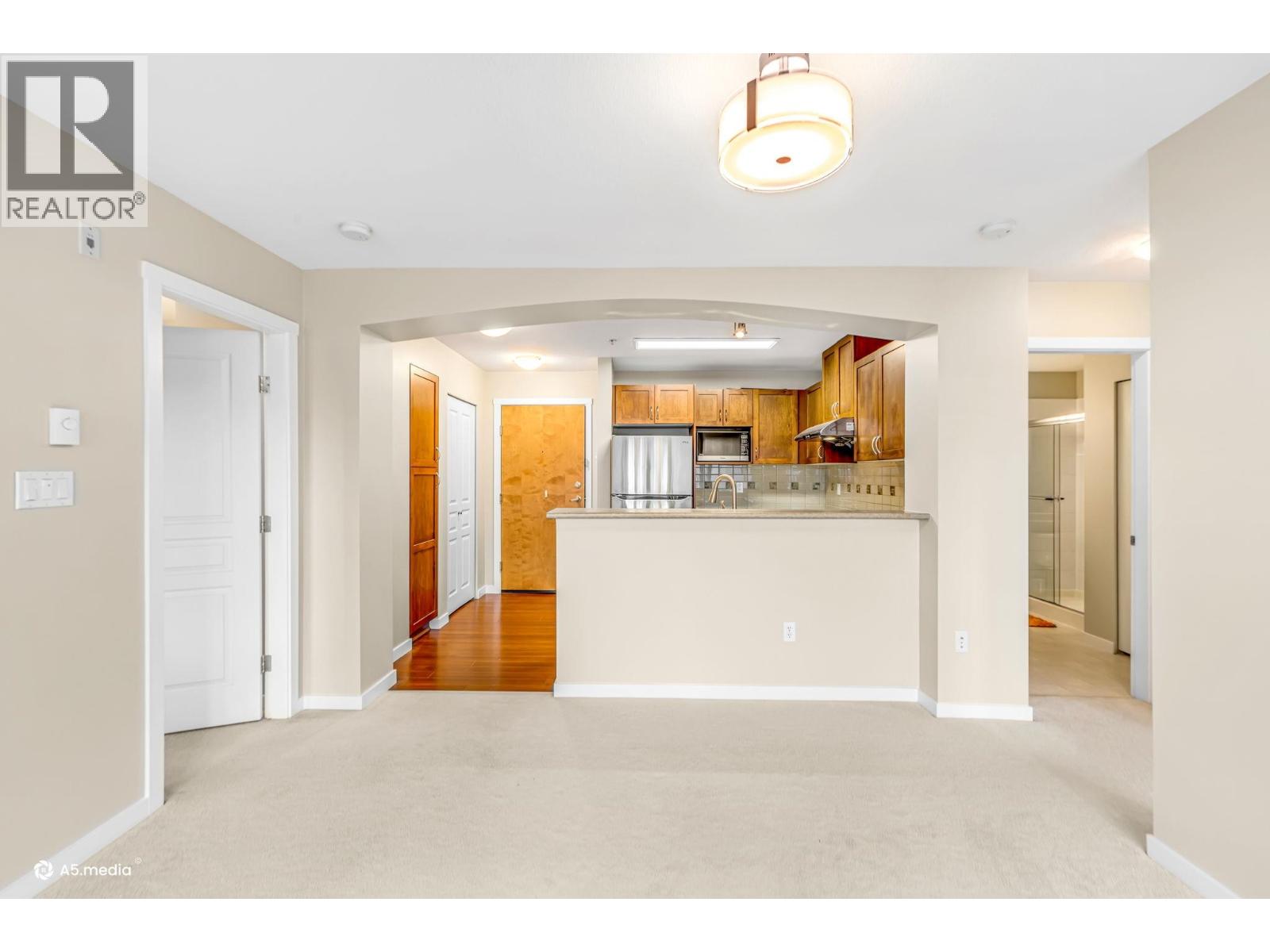 401 2951 Silver Springs Boulevard, Coquitlam, British Columbia  V3E 3S4 - Photo 8 - R3106096