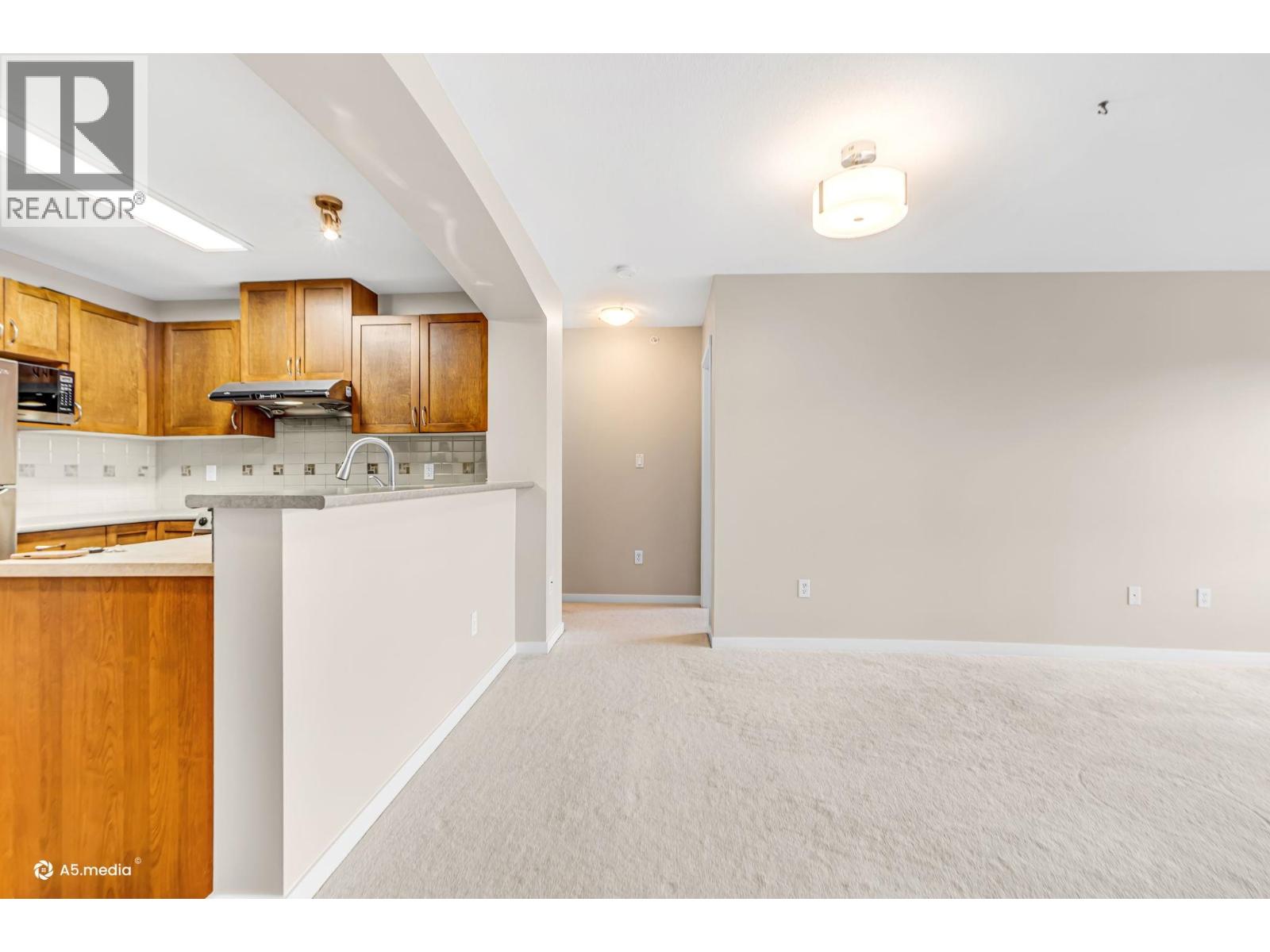 401 2951 Silver Springs Boulevard, Coquitlam, British Columbia  V3E 3S4 - Photo 7 - R3106096