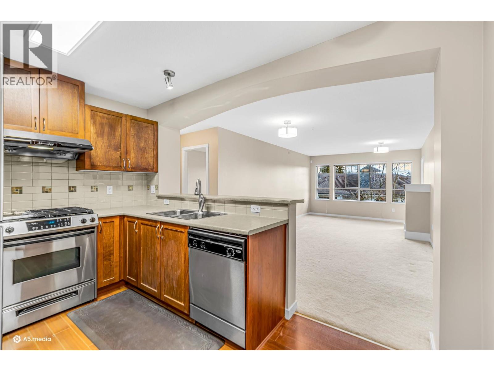 401 2951 Silver Springs Boulevard, Coquitlam, British Columbia  V3E 3S4 - Photo 4 - R3106096