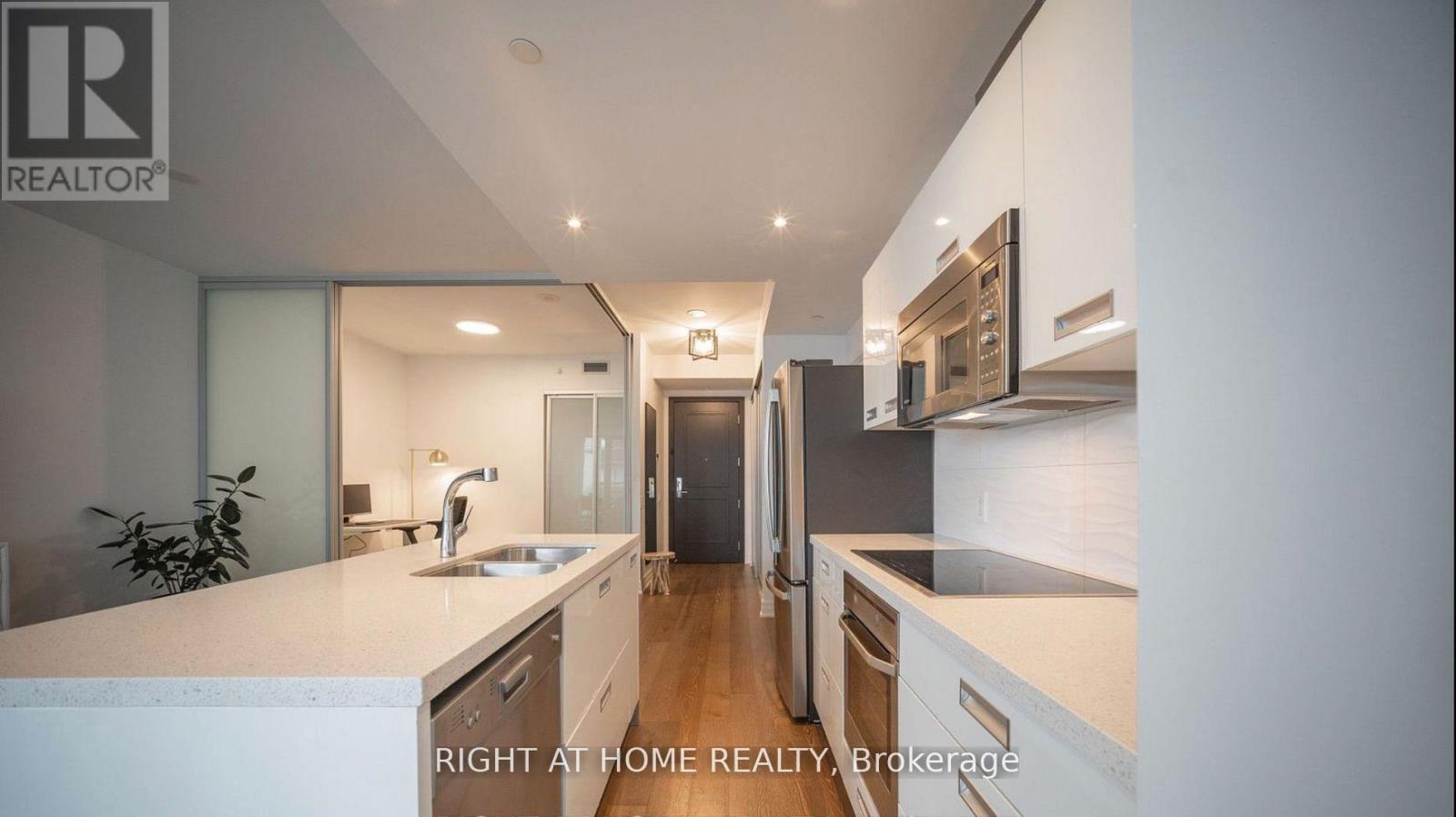 1010 - 88 Park Lawn Rd Road, Toronto, Ontario  M8Y 0B5 - Photo 11 - W12947936