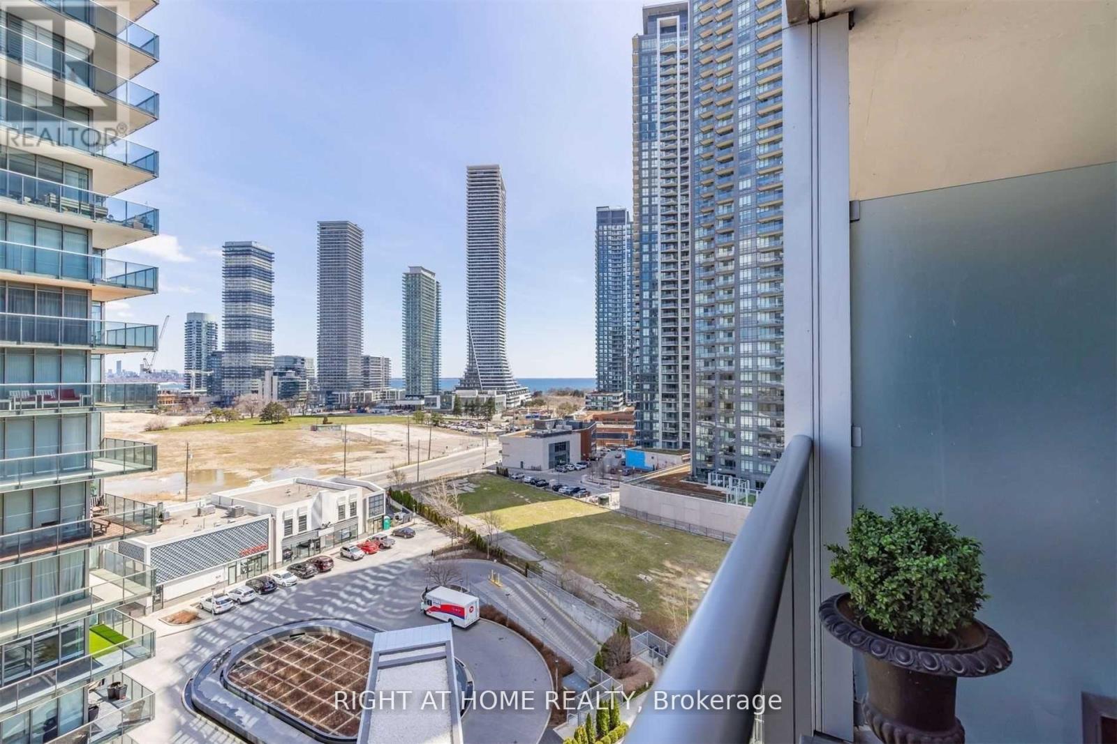 1010 - 88 Park Lawn Rd Road, Toronto, Ontario  M8Y 0B5 - Photo 45 - W12947936