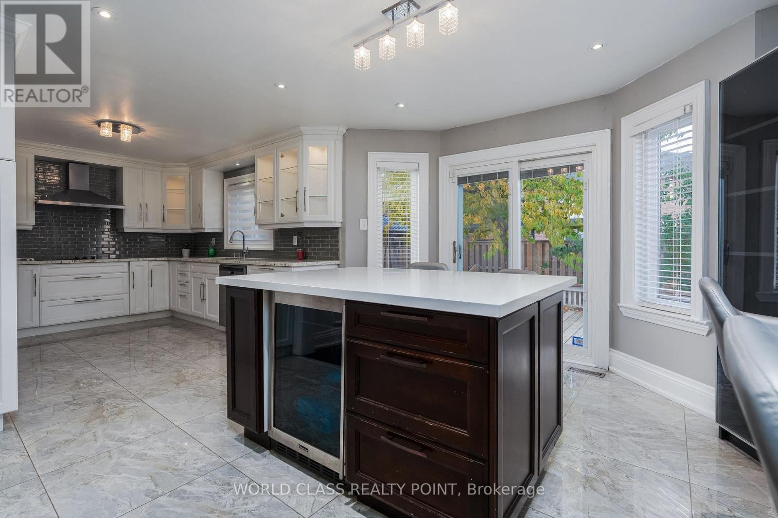 1448 Mayors Manor, Oakville, Ontario  L6M 3B1 - Photo 15 - W12947942