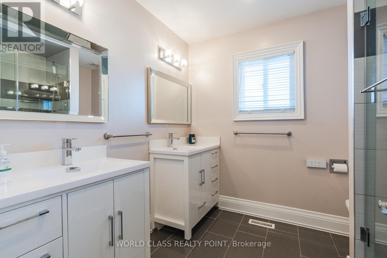 1448 Mayors Manor, Oakville, Ontario  L6M 3B1 - Photo 24 - W12947942