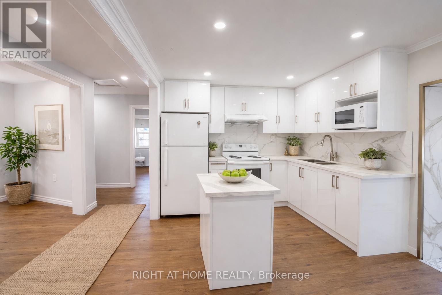 215 B QUEEN STREET, Mississauga, Ontario