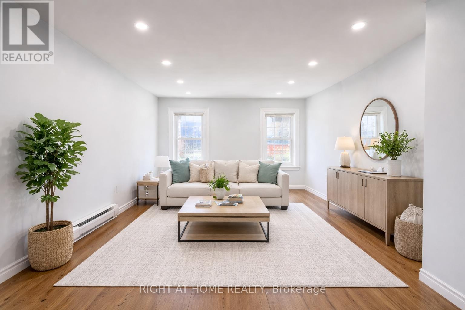 215 B Queen Street, Mississauga, Ontario  L5M 1L6 - Photo 2 - W12947962