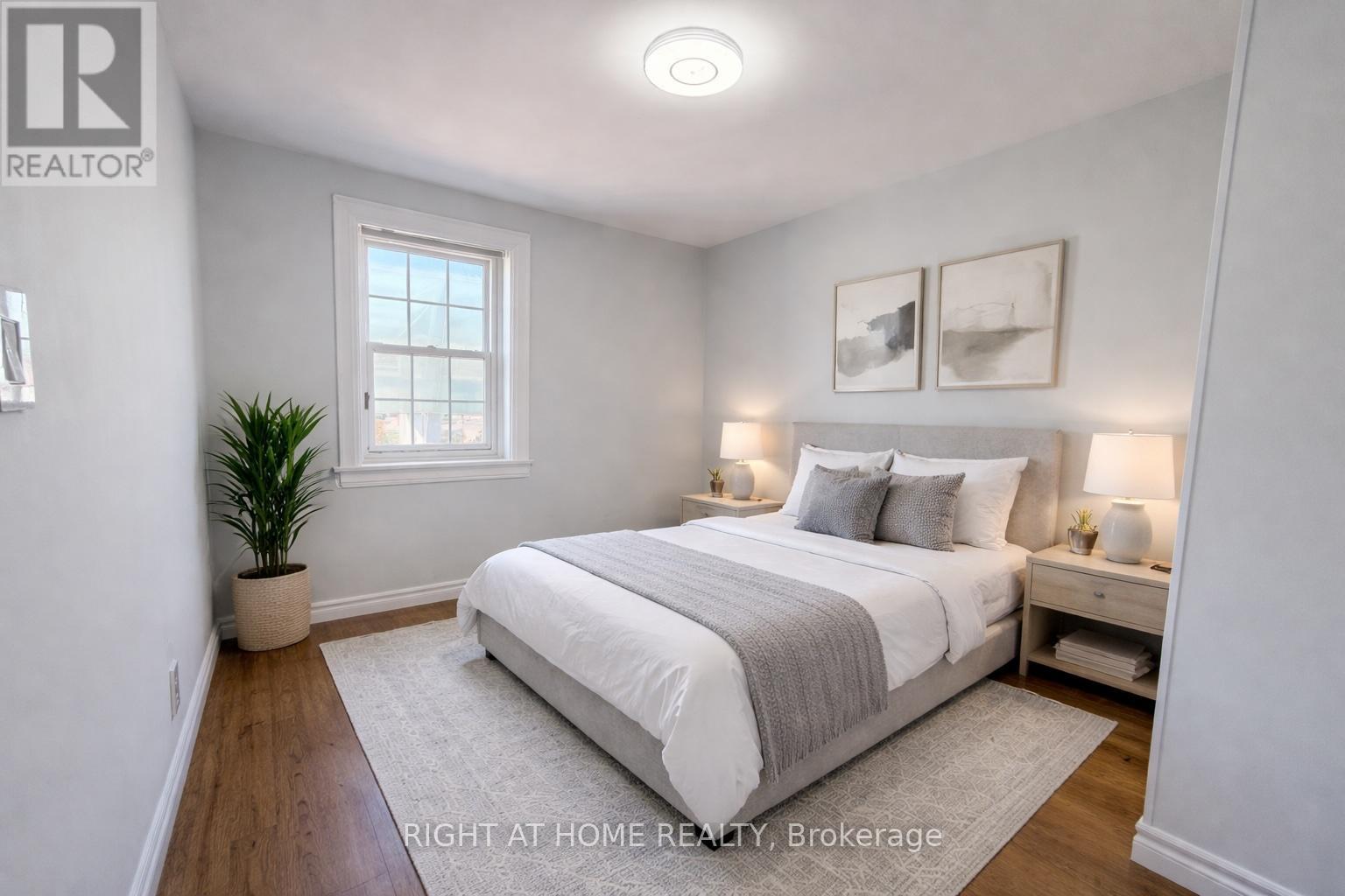 215 B Queen Street, Mississauga, Ontario  L5M 1L6 - Photo 3 - W12947962