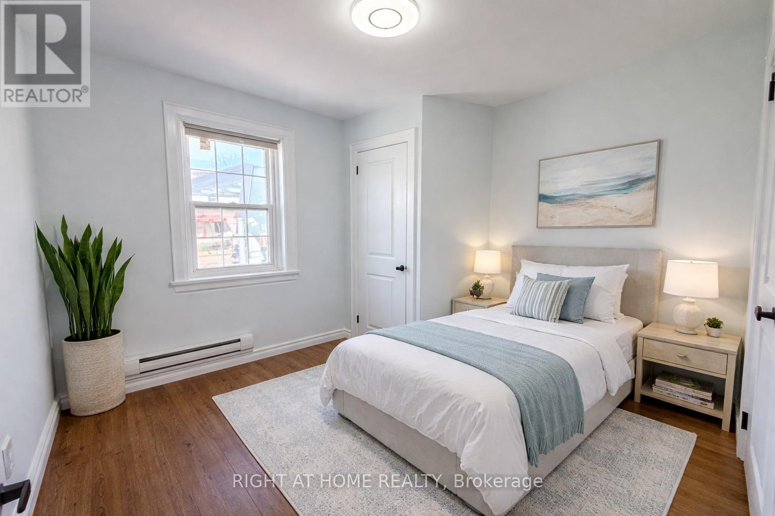 215 B Queen Street, Mississauga, Ontario  L5M 1L6 - Photo 4 - W12947962