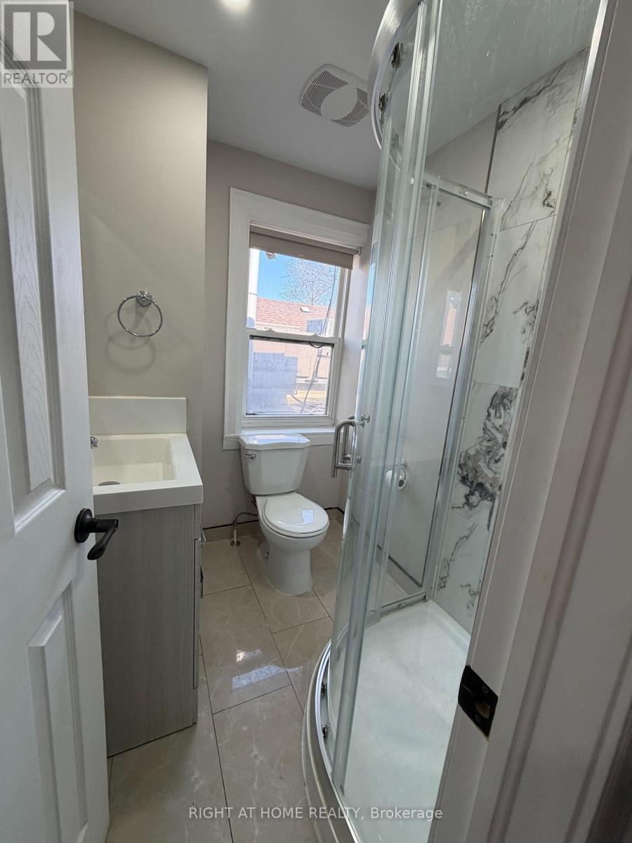 215 B Queen Street, Mississauga, Ontario  L5M 1L6 - Photo 8 - W12947962