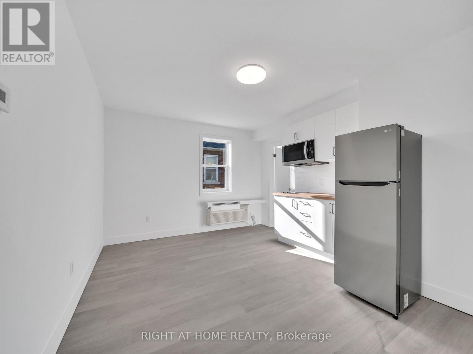 203 - 1804 Drouillard Road, Windsor, Ontario  N8W 3X5 - Photo 3 - X12947946