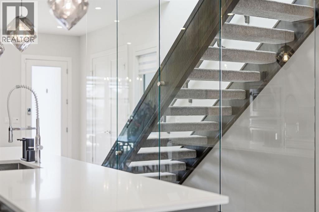 2, 427 37 Street SW, Calgary, Alberta  T3C 1R7 - Photo 12 - A2296457