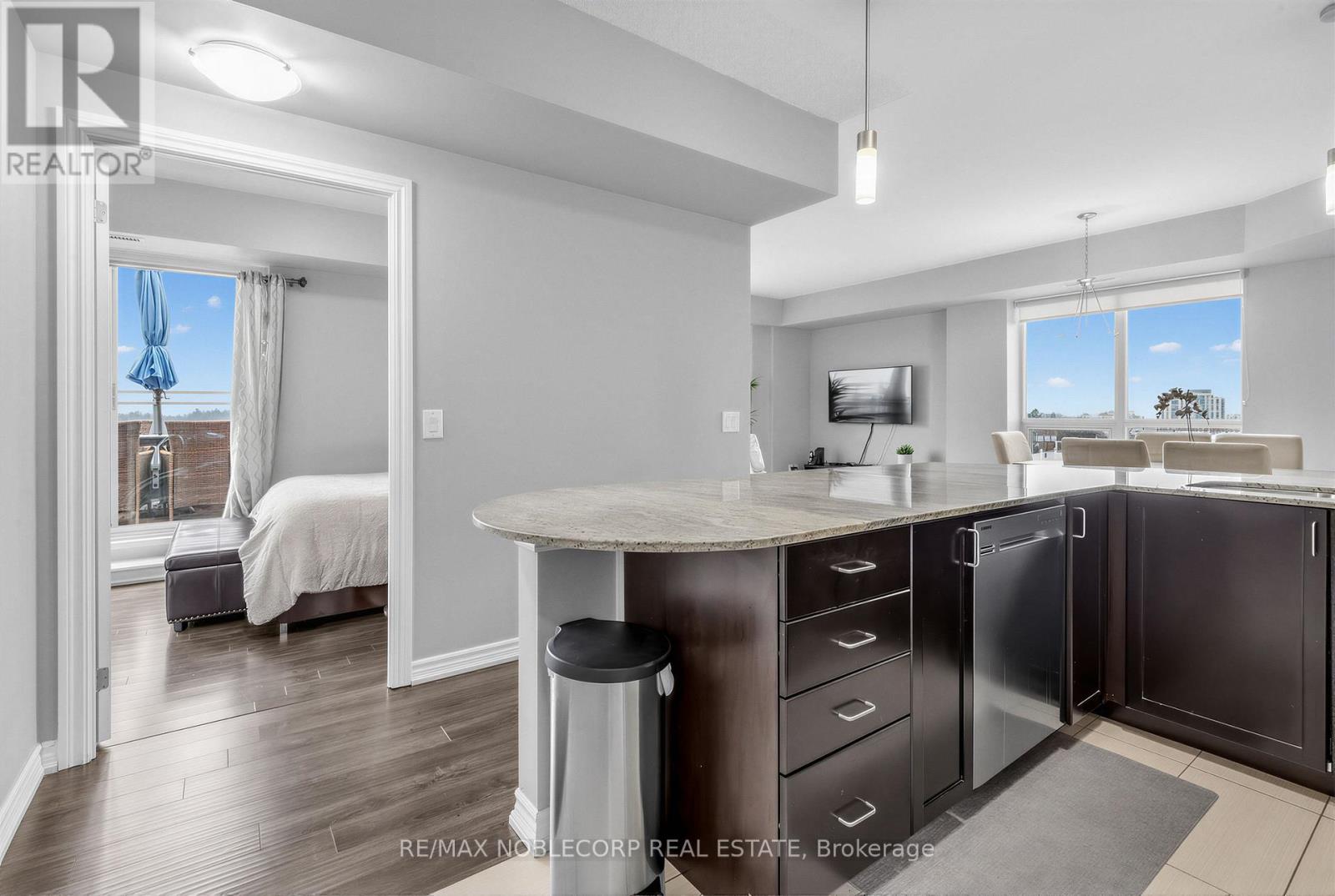 7730 Kipling Avenue, Vaughan, Ontario  L4L 1Y9 - Photo 3 - N12947788