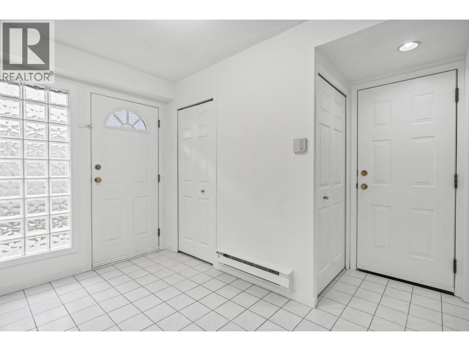 5 7091 Blundell Road, Richmond, British Columbia  V6Y 1J5 - Photo 2 - R3106126