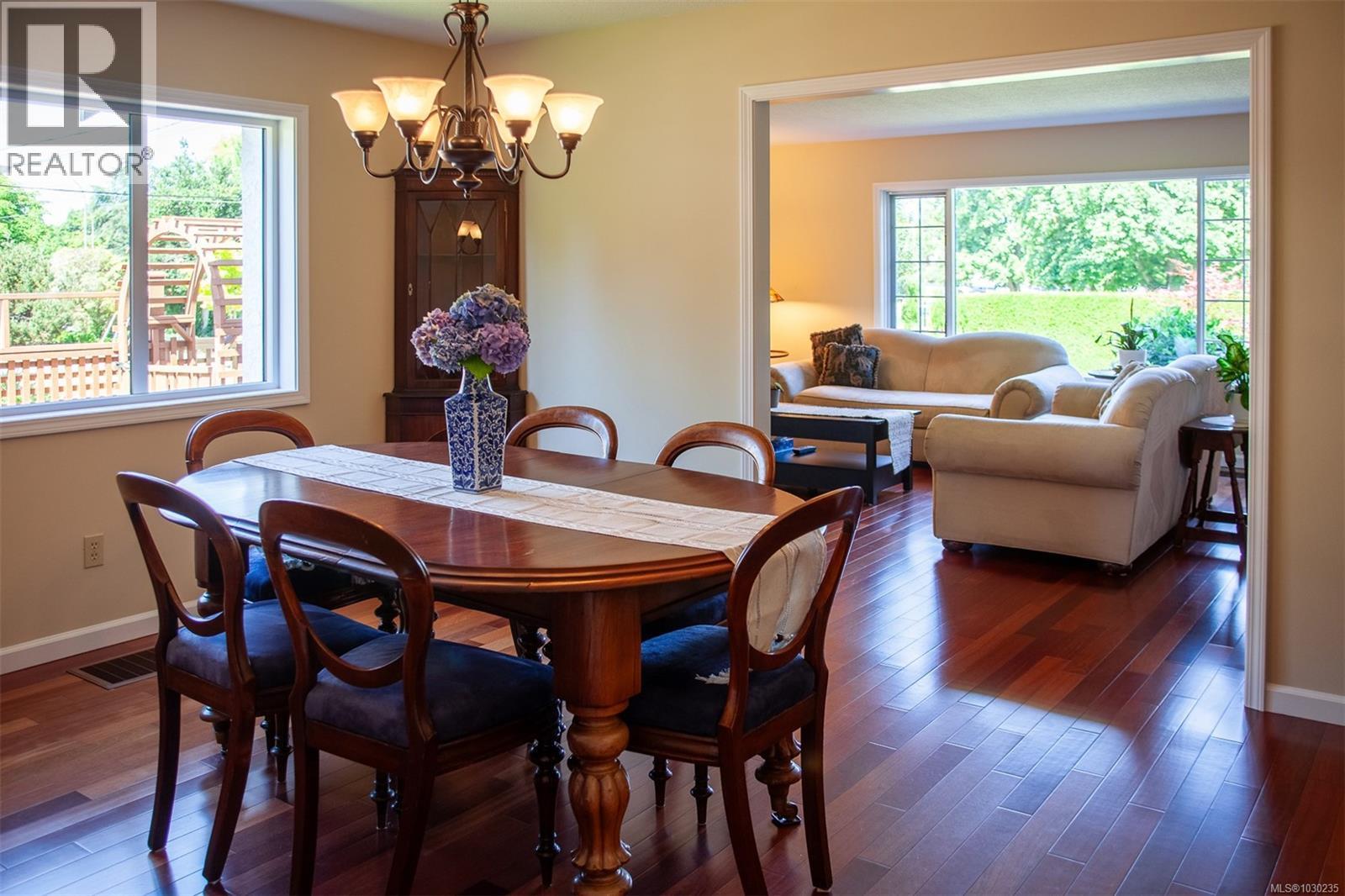 158 Crescent Rd E, Qualicum Beach, British Columbia  V9K 1L6 - Photo 12 - 1030235