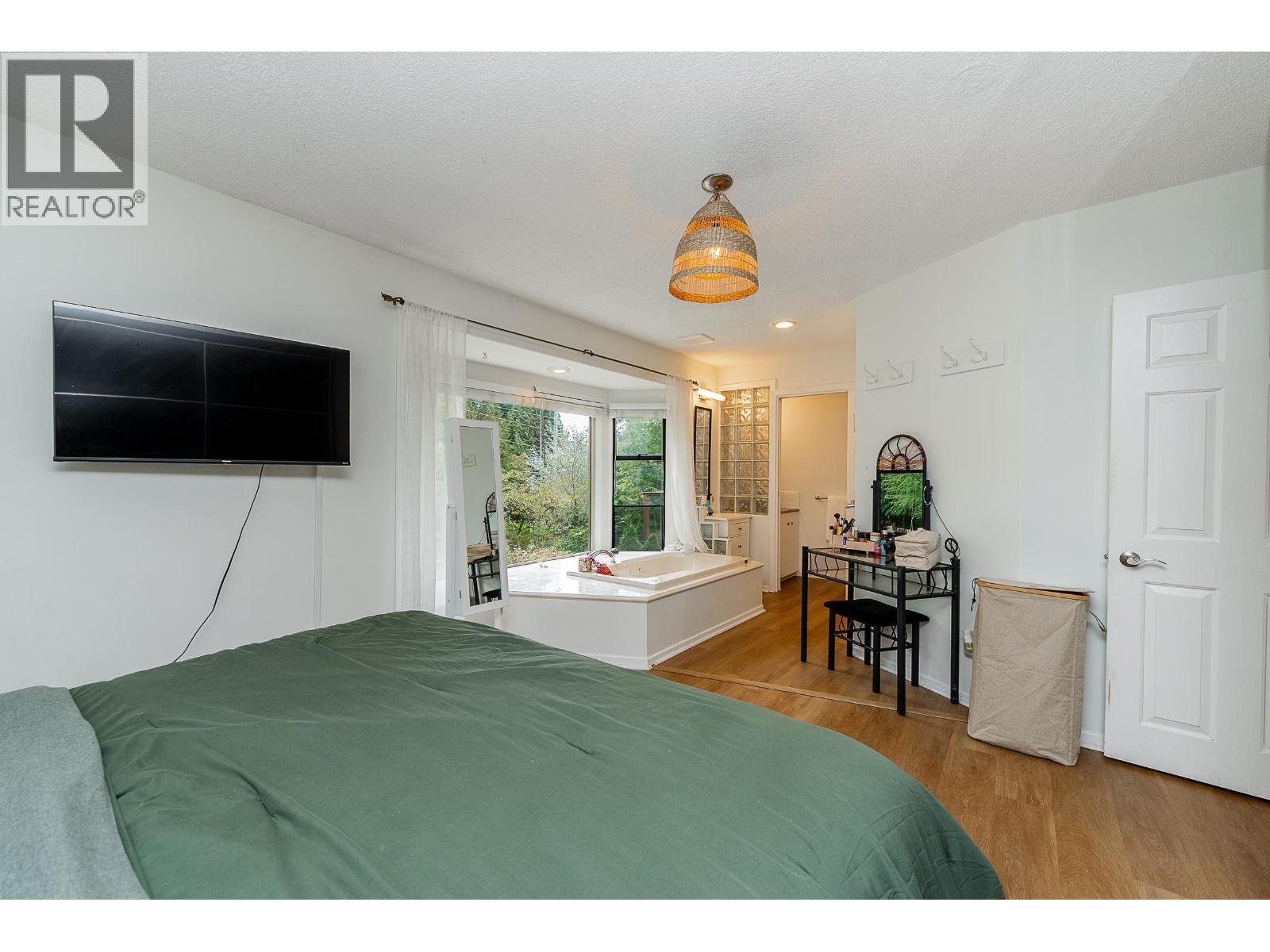 2988 Fleet Street, Coquitlam, British Columbia  V3C 3R8 - Photo 12 - R3106143