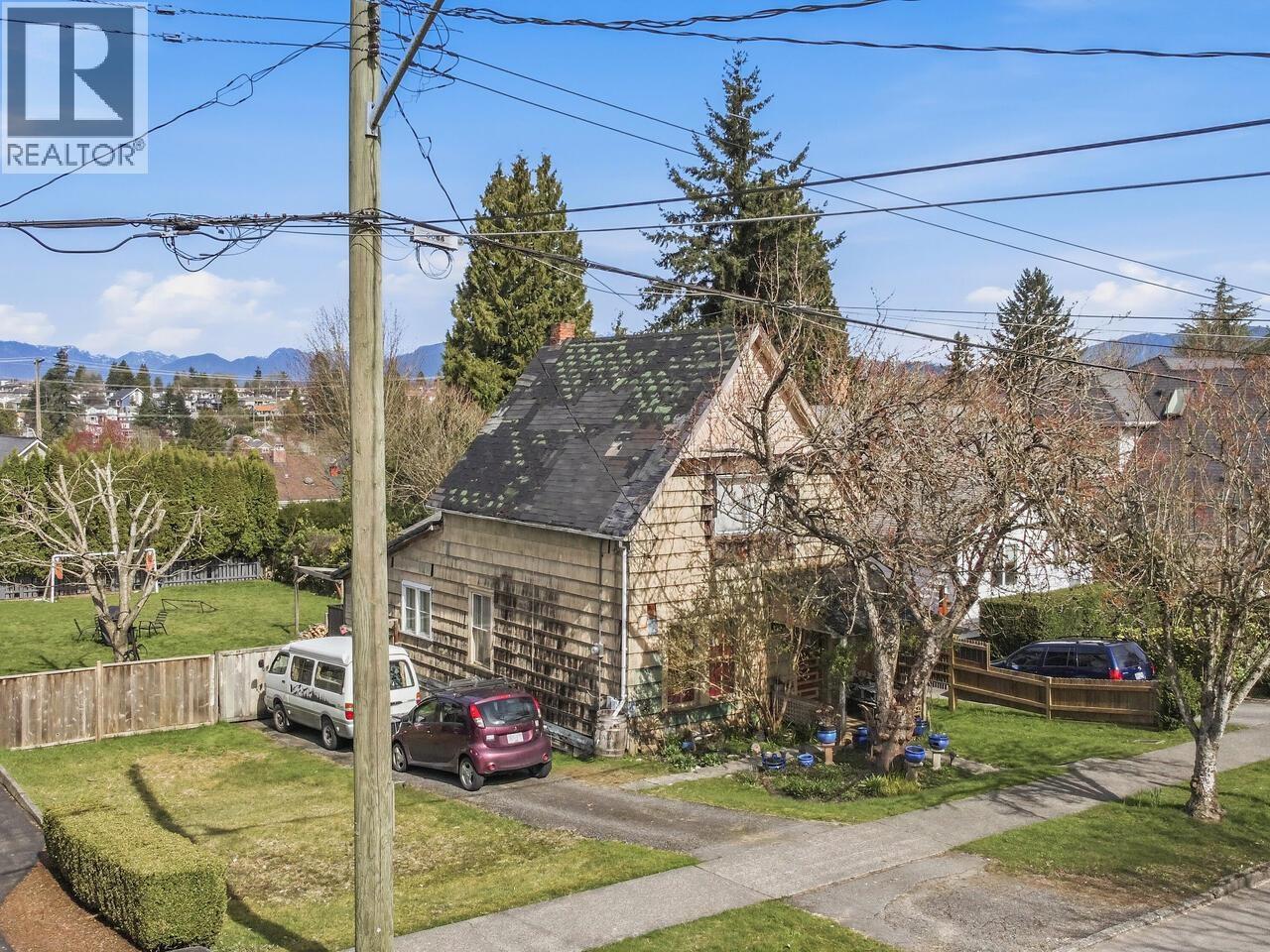 235 DURHAM STREET, New Westminster, British Columbia