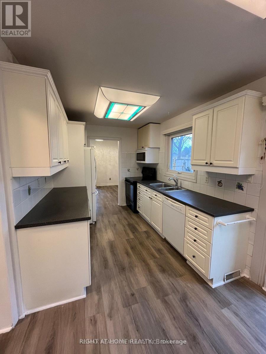 21 Hollyberry Trail, Toronto, Ontario  M2H 2N9 - Photo 8 - C12948028