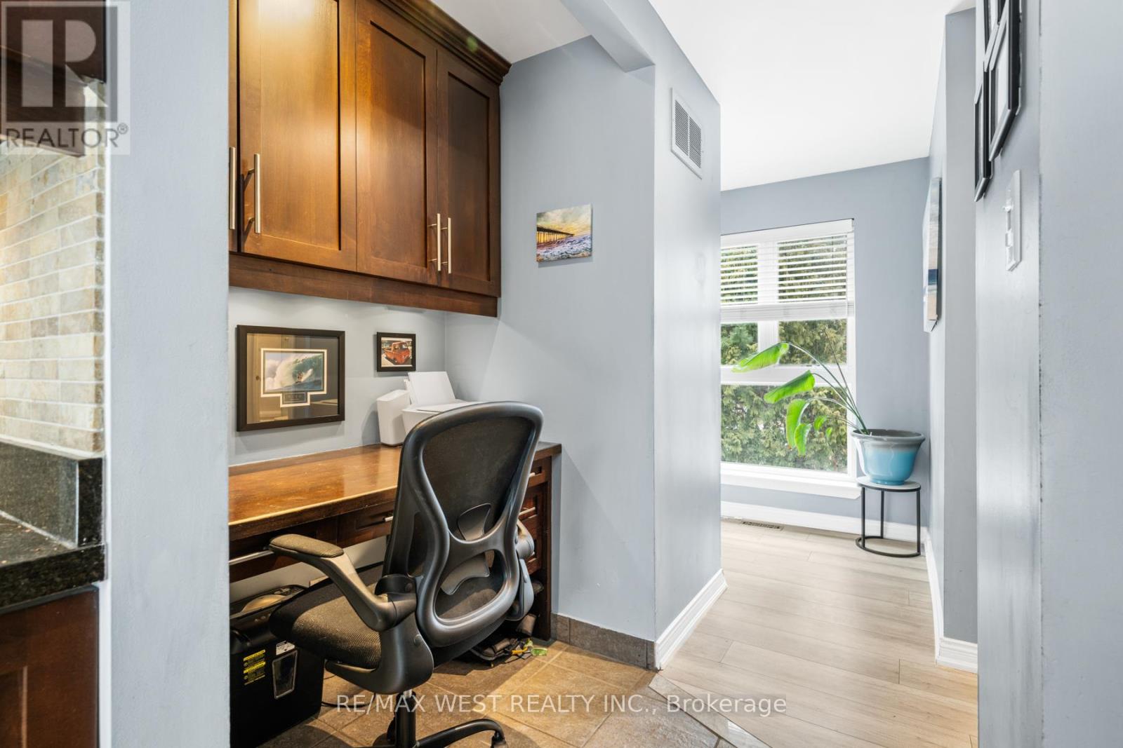 25 Proudbank Millway, Toronto, Ontario  M2L 1P3 - Photo 5 - C12948066