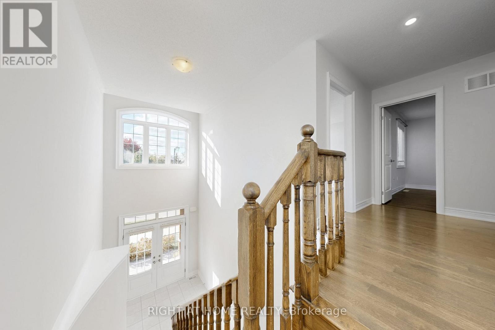 11 Robert Wilson Crescent, Georgina, Ontario  L4P 0G8 - Photo 19 - N12948008