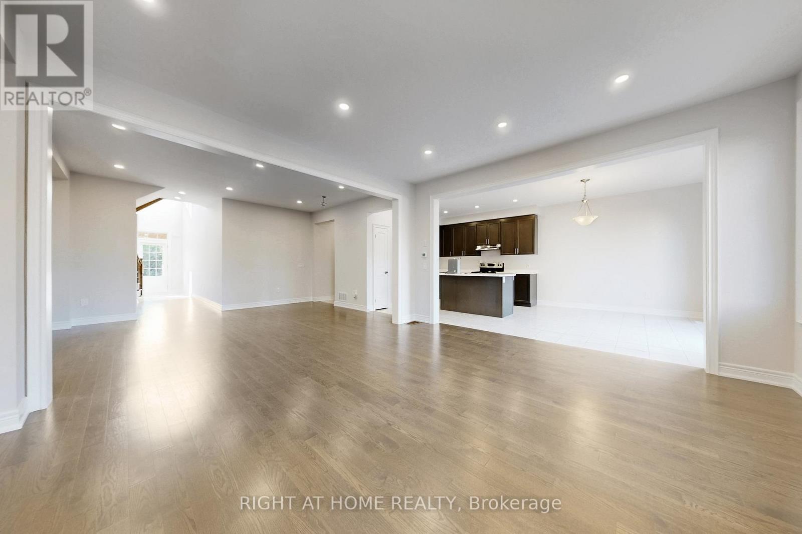 11 Robert Wilson Crescent, Georgina, Ontario  L4P 0G8 - Photo 8 - N12948008