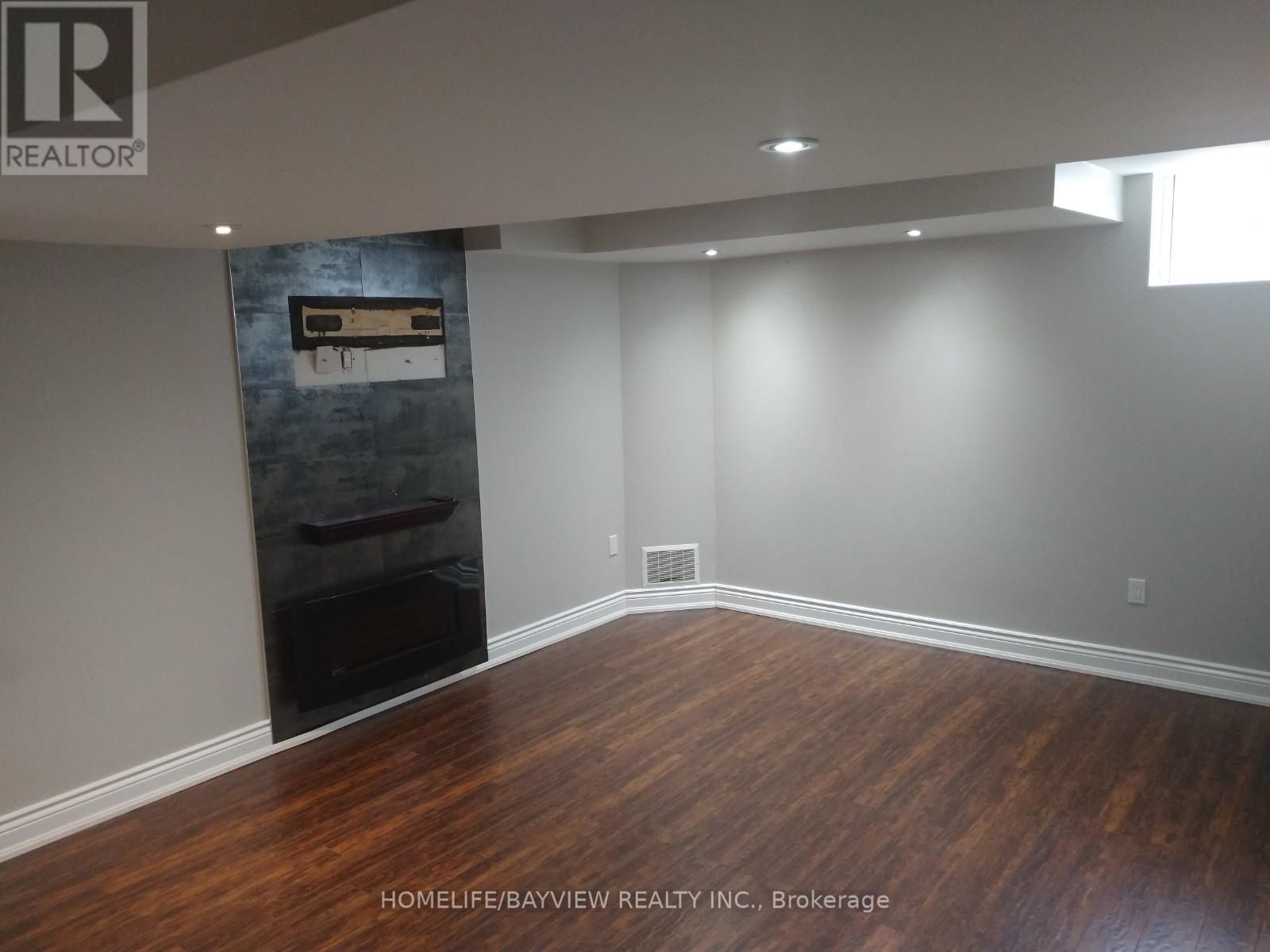 129 Matthewson Avenue, Bradford West Gwillimbury, Ontario  L3Z 0P3 - Photo 9 - N12948044