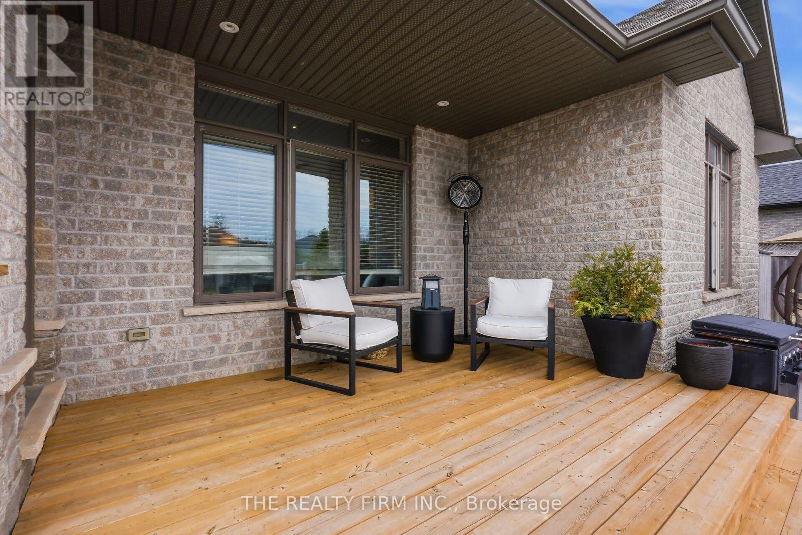 2 Slammer Trail, Thames Centre, Ontario  N0M 2P0 - Photo 36 - X12945892