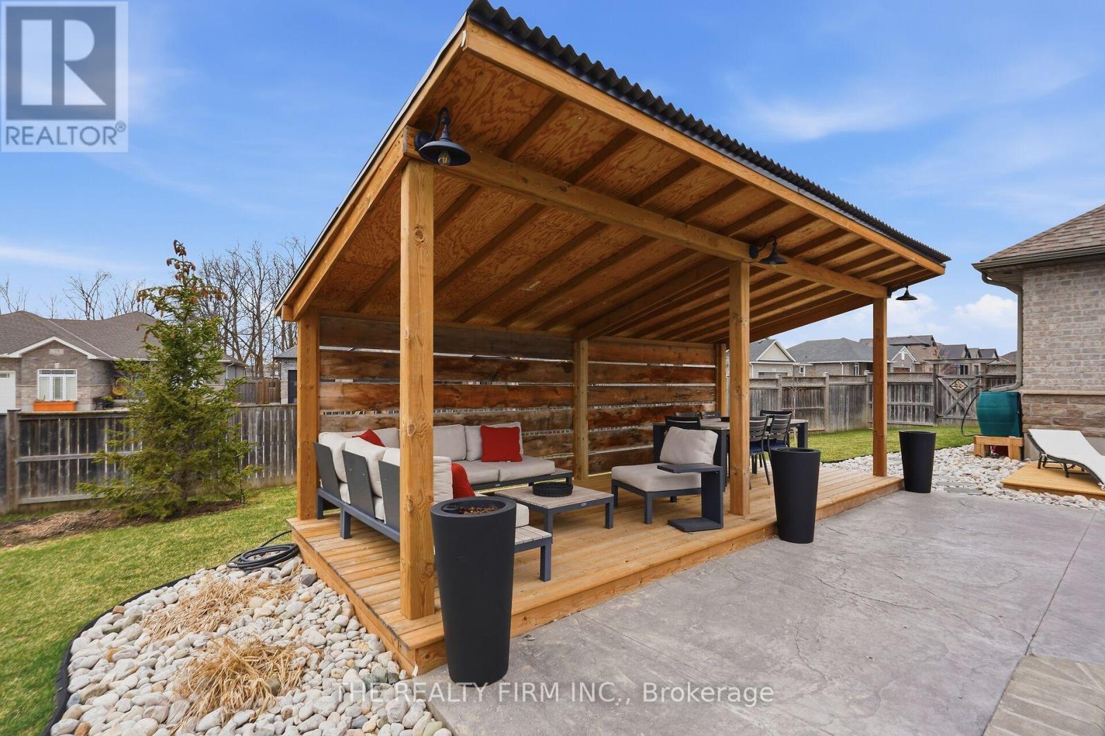 2 Slammer Trail, Thames Centre, Ontario  N0M 2P0 - Photo 39 - X12945892