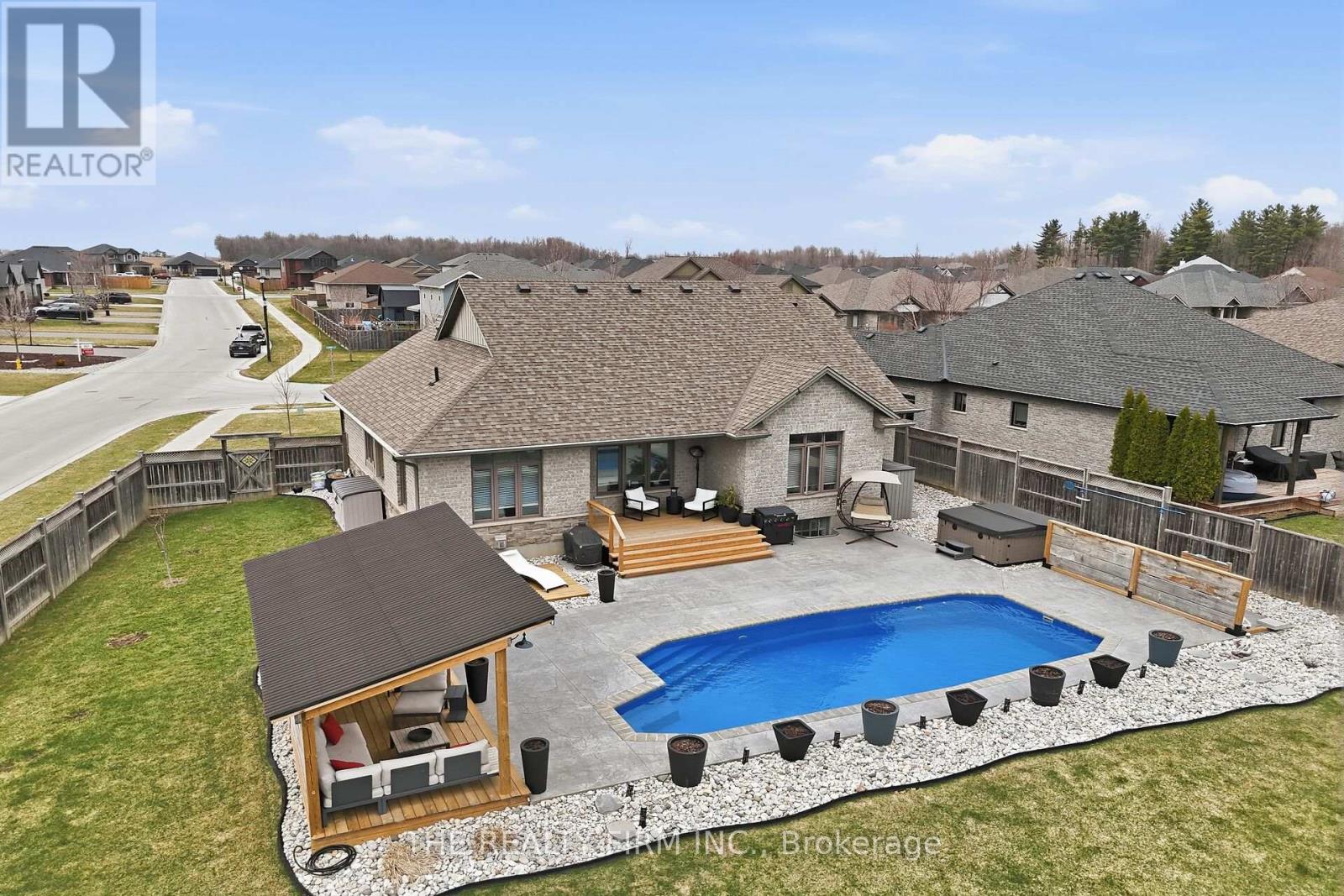 2 Slammer Trail, Thames Centre, Ontario  N0M 2P0 - Photo 46 - X12945892