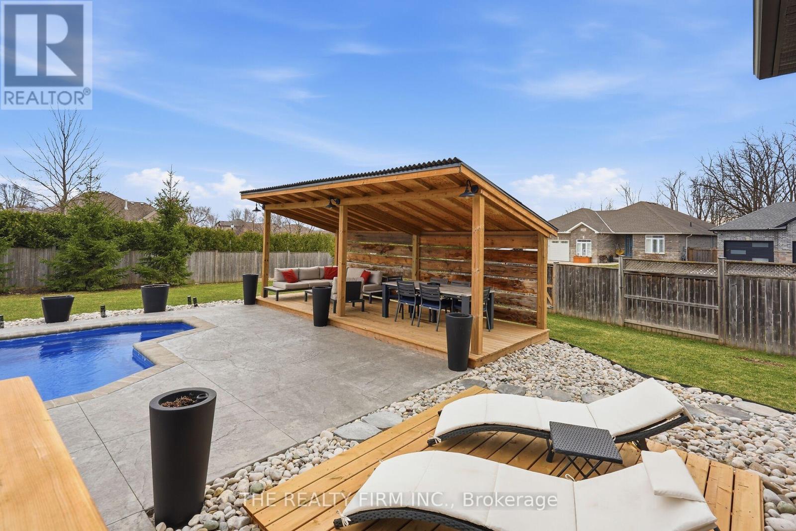 2 Slammer Trail, Thames Centre, Ontario  N0M 2P0 - Photo 40 - X12945892