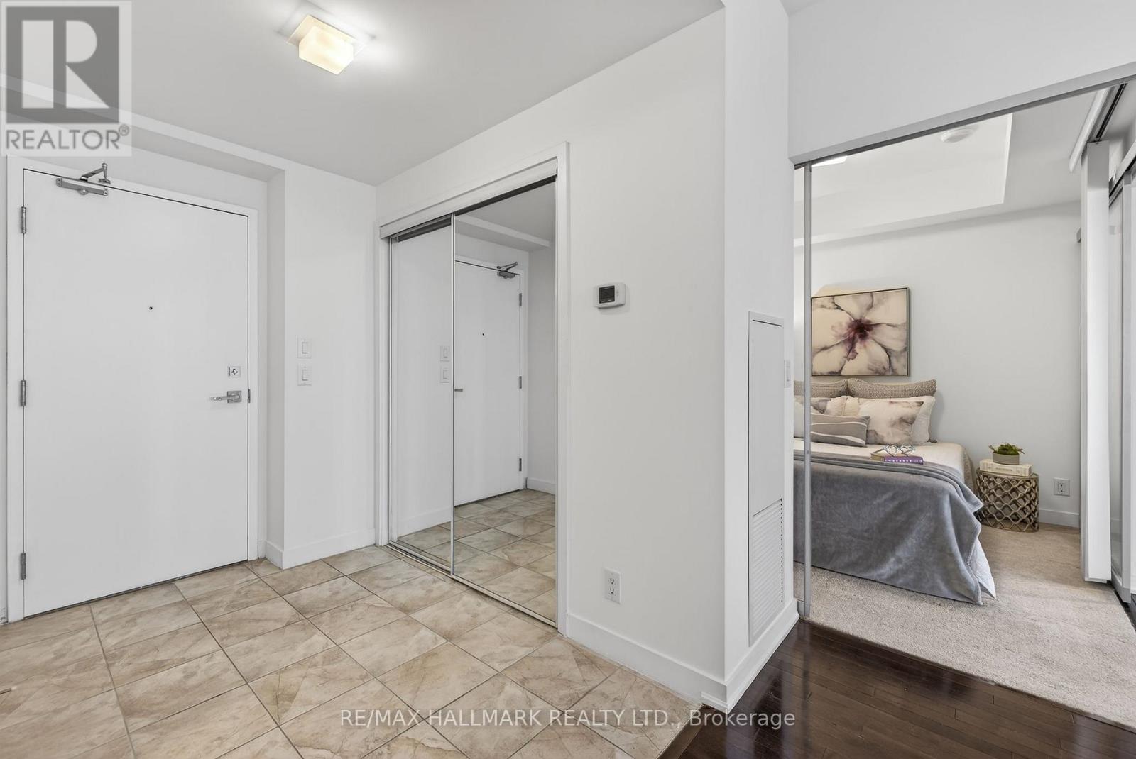 2301 - 14 York Street, Toronto, Ontario  M5J 0B1 - Photo 5 - C12744144