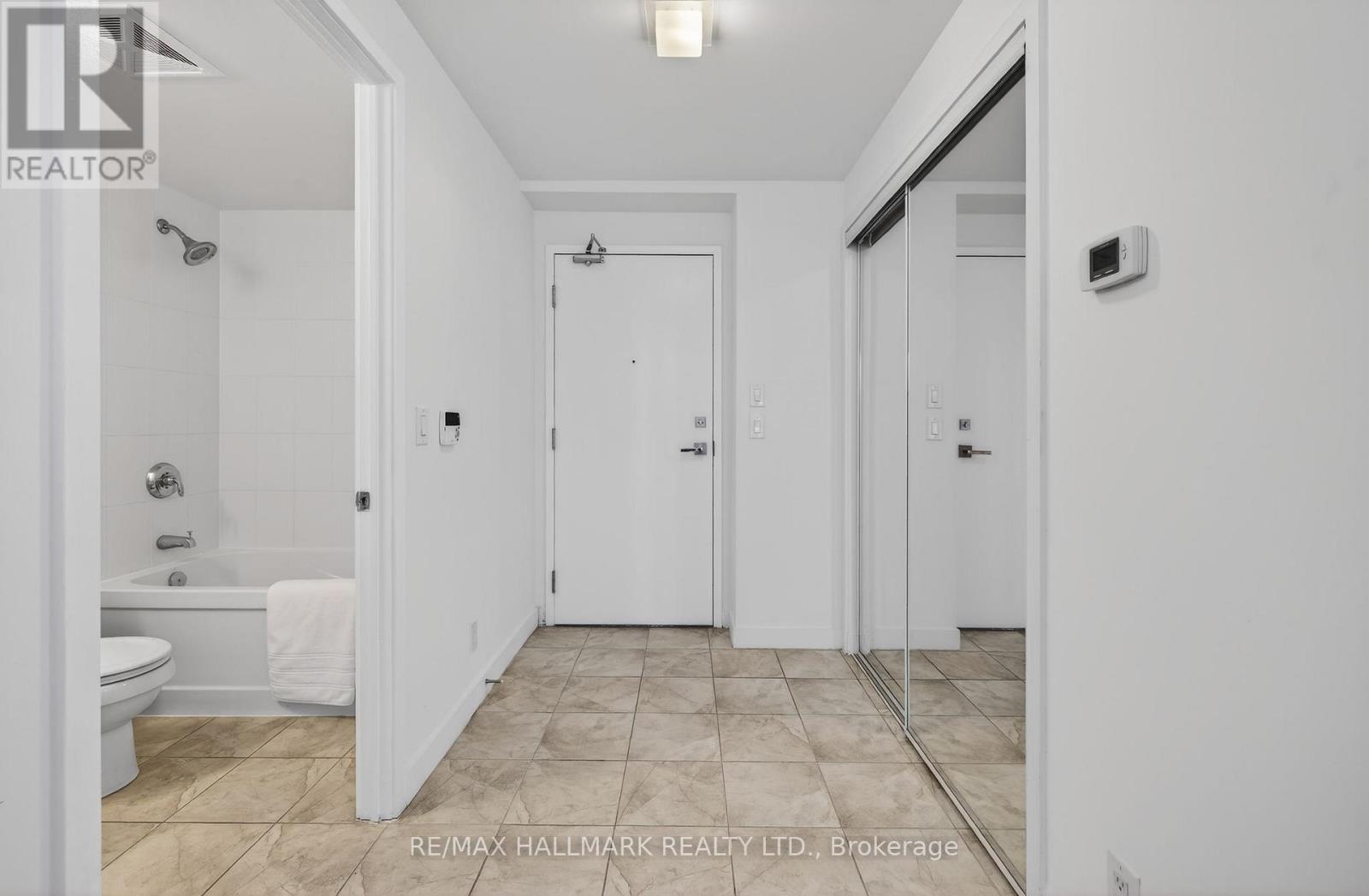 2301 - 14 York Street, Toronto, Ontario  M5J 0B1 - Photo 4 - C12744144