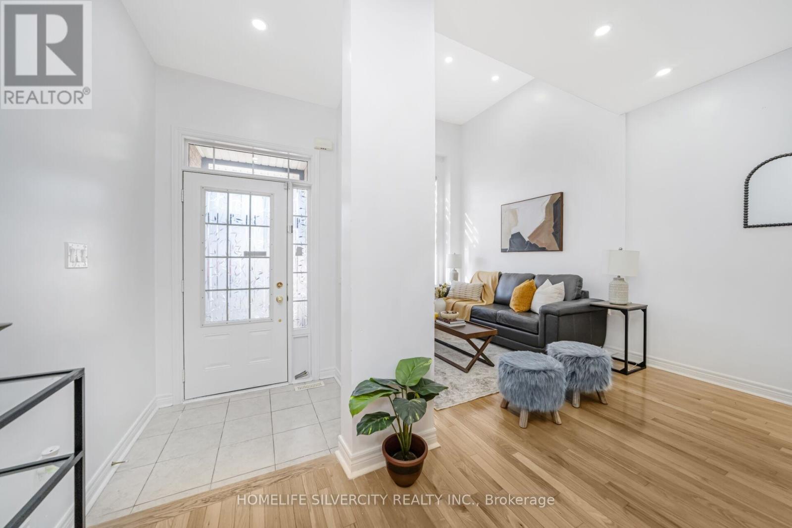 18 Finlayson Crescent, Brampton, Ontario  L6R 0H7 - Photo 4 - W12911946