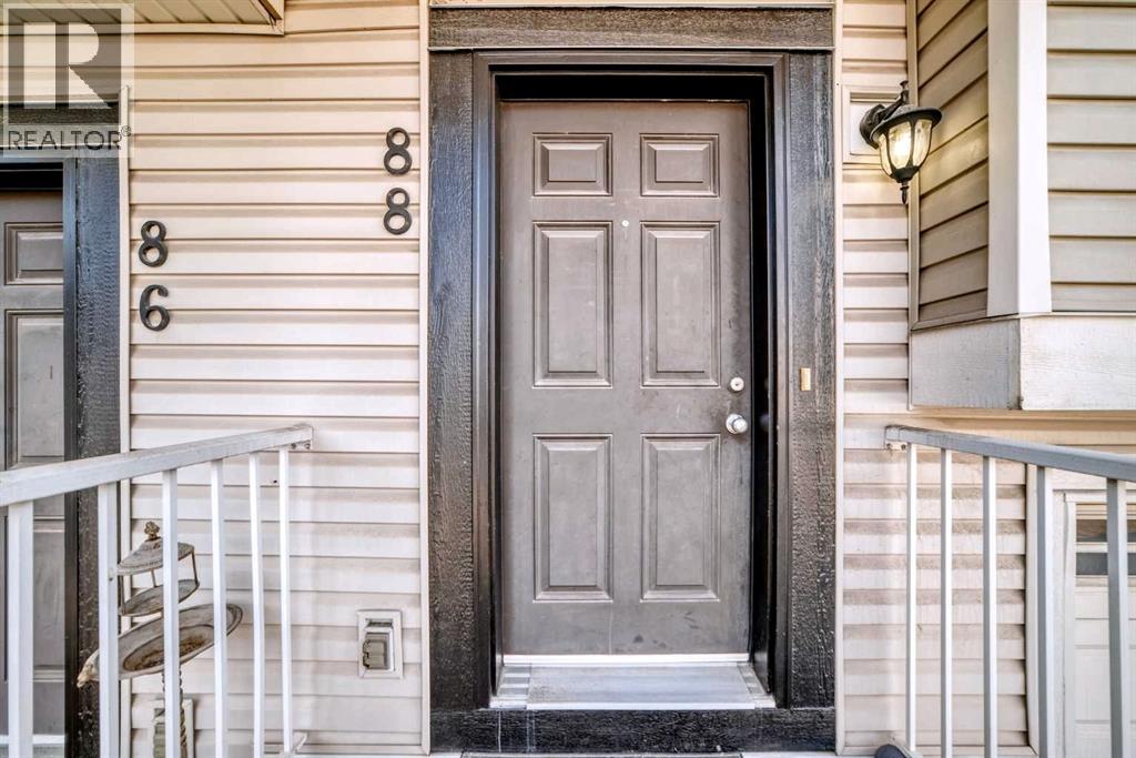 88 Pantego Lane NW, Calgary, Alberta  T3K 0T1 - Photo 3 - A2294175