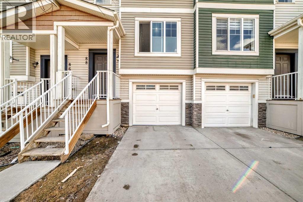 88 Pantego Lane NW, Calgary, Alberta  T3K 0T1 - Photo 2 - A2294175