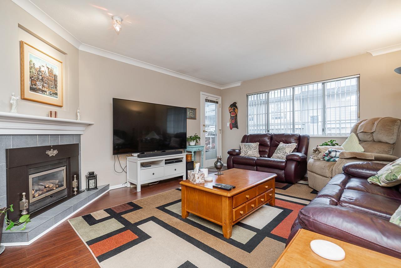 303 15338 18 Avenue, Surrey, British Columbia  V4A 1W8 - Photo 2 - R3105253