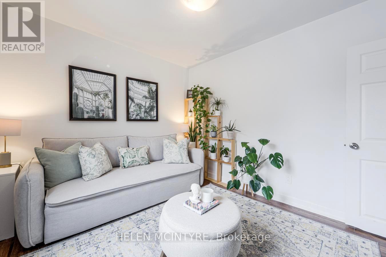 2 Birch Tree Crescent, Toronto, Ontario  M6M 2K8 - Photo 7 - W12942450