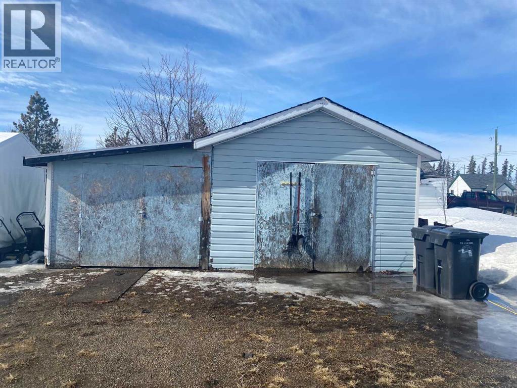 5023 51 Avenue, Woking, Alberta  T0H 3V0 - Photo 3 - A2294764