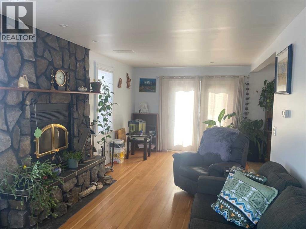 5023 51 Avenue, Woking, Alberta  T0H 3V0 - Photo 13 - A2294764