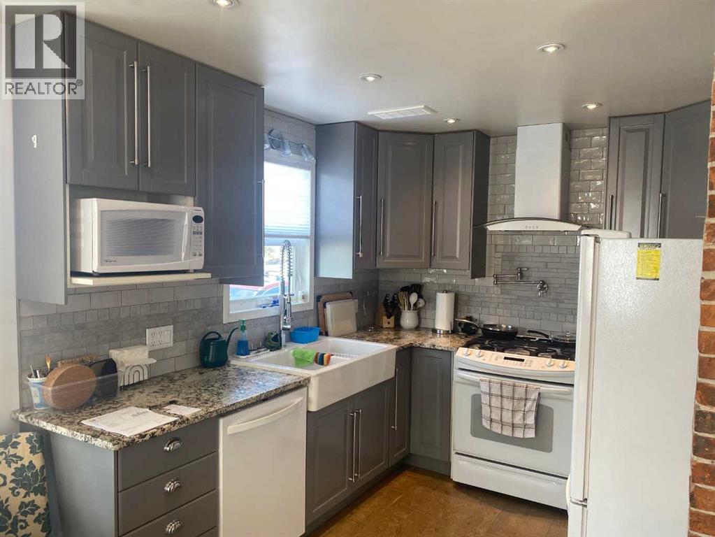 5023 51 Avenue, Woking, Alberta  T0H 3V0 - Photo 9 - A2294764