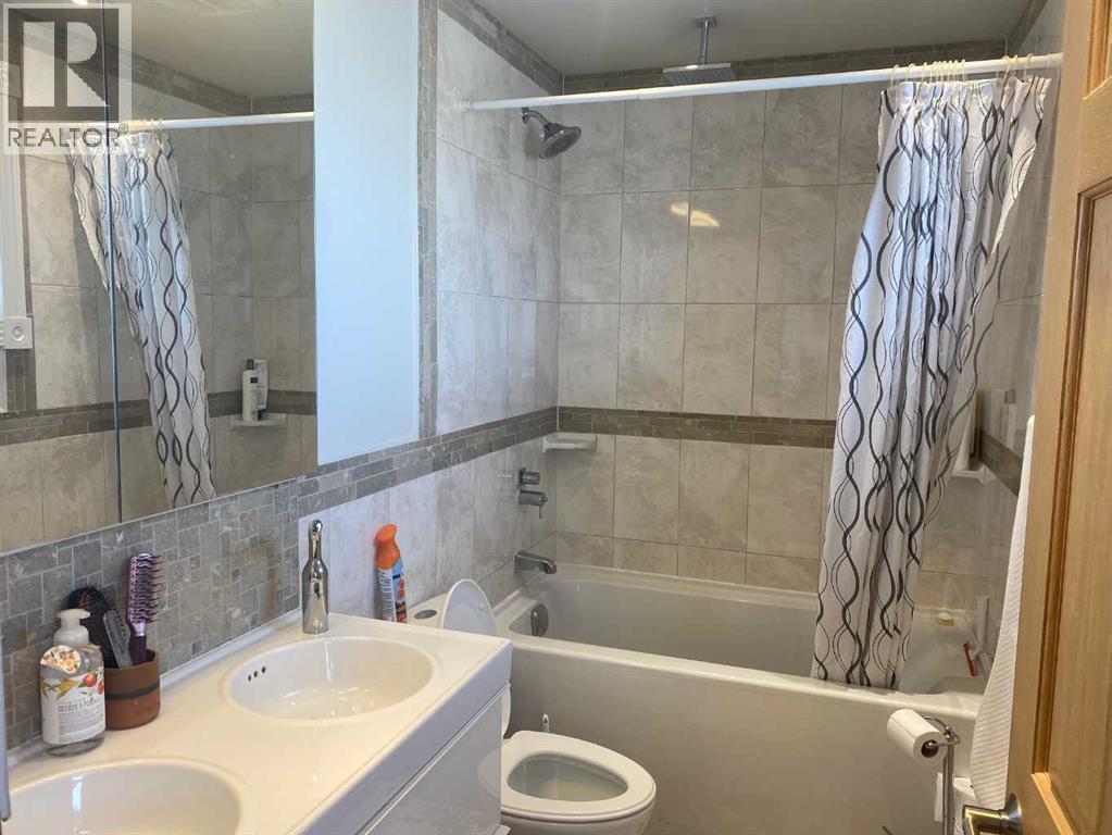 5023 51 Avenue, Woking, Alberta  T0H 3V0 - Photo 18 - A2294764